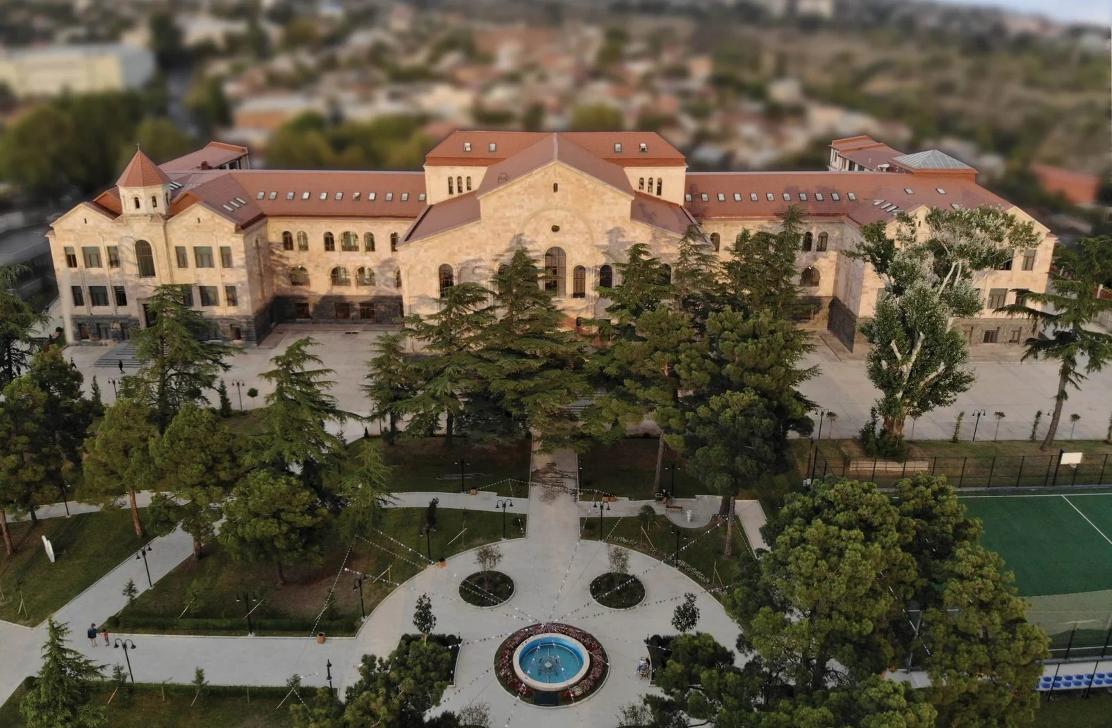 CAUCASUS UNIVERSITY